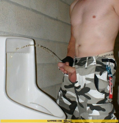 uro pissing urine piss pisse gay mec viril photo18