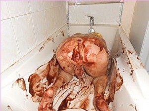 petite femelle soumise au chocolat