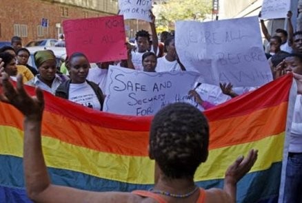 femme-proteste-contre-peine-prison