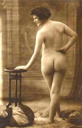 la femme nue d 'antan