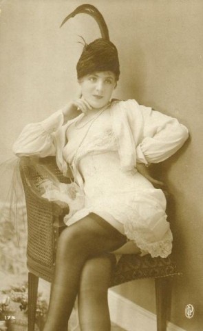 les coiffes avec la plume grande epoque