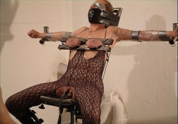 Jeu de seins (151)