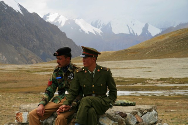 hommes-queue-gland-sperme-anus 7134 China Pakistan Karakora