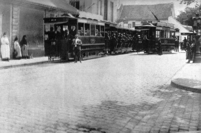 800px-Tramway Electr Reims 03