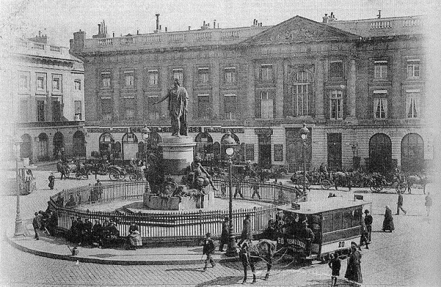 800px-Tramway Hippo Reims 01