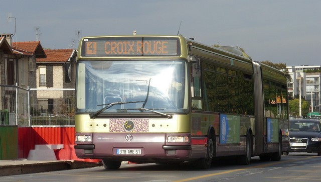 bus de nuit 4 croix rouge