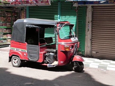 Col (13) tuk tuk