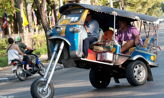 Free tuk tuk taxis for Parisians-topImage