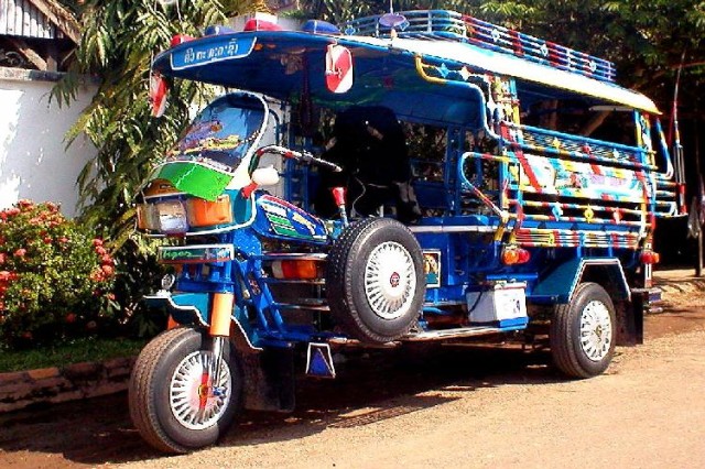 Tuk tuk laos