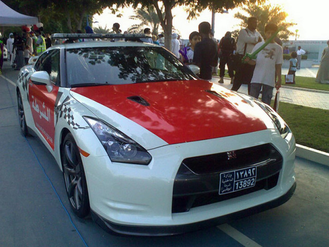 02644812-photo-nissan-gt-r-voiture-de-police-a-abu-dhabi