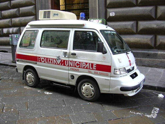 J1 048 Italie Florence Micro Camionnette Police