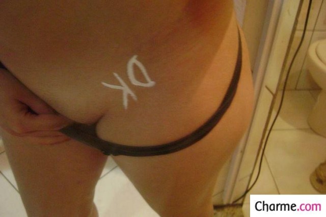 amatrice-blonde-exhibe-gros-nichons-L-ATYlqy