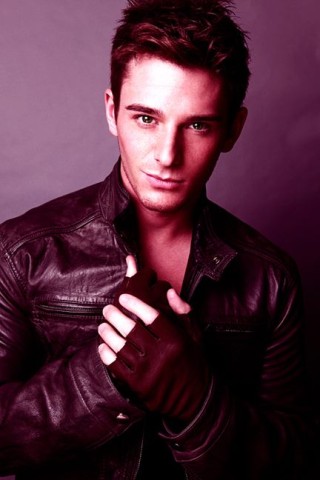 Brent Corrigan habillé