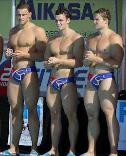 surtout, ne vous rhabillez pas, les mecs !