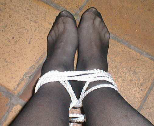 a bondage pieds