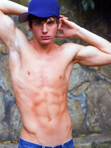 Brent-Corrigan-brent-corrigan-11587374-375-500
