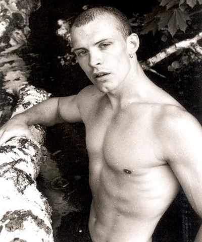 [xave's best gay pics] Athletic wet boy (B&W)