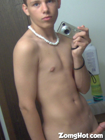 young-teen-boy-nude-selfie