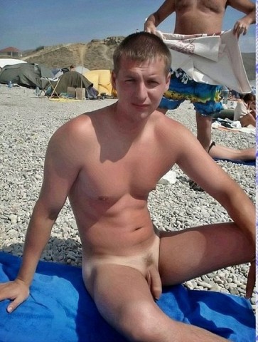 nudist-boy-on-the-beach