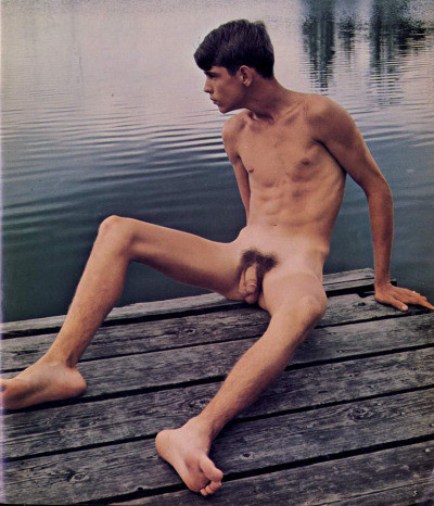 tumblr o7rgfd06NY1vtjulso1 400