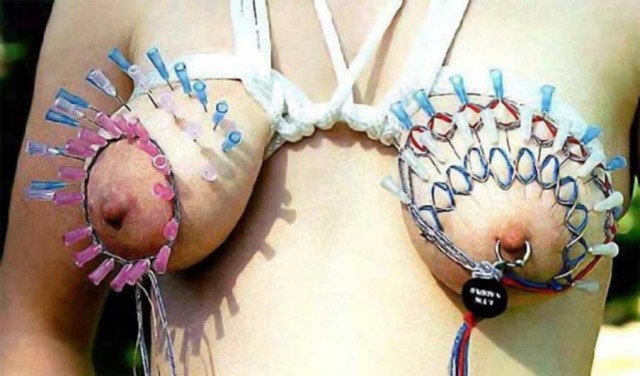 Aiguilles dans les seins (174)