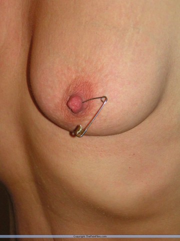 Aiguilles dans les seins (97)