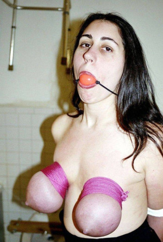 Jeu de seins3 (126)