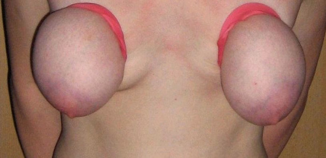 Jeu de seins3 (166)