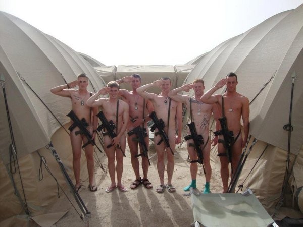 militaires-nus.jpg