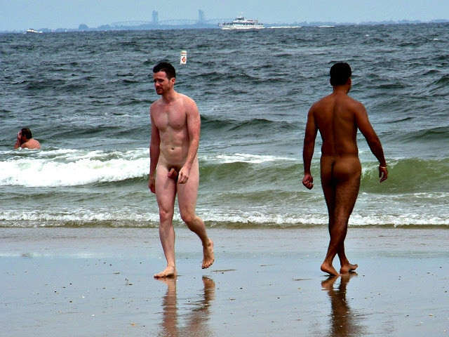 guyzbeach_walking-in-opposite-directions.jpg