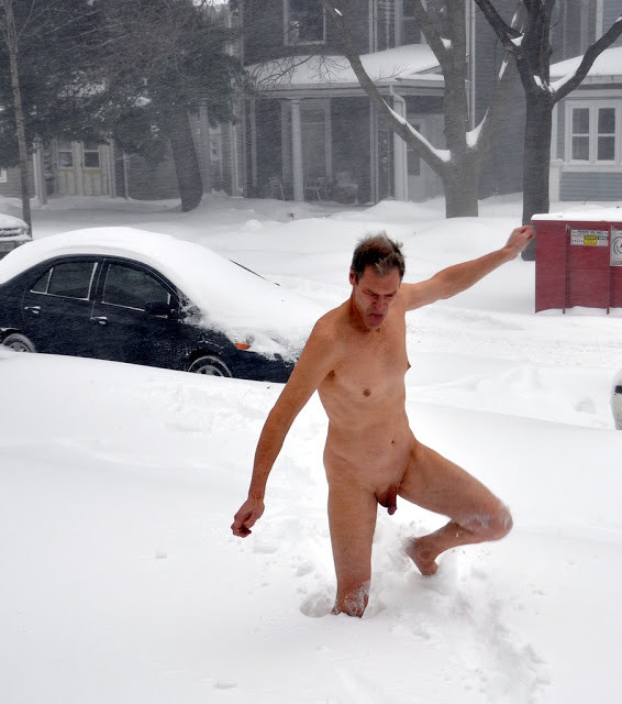 nakedmen-frombellebear.tumblr_deep-snow.jpg