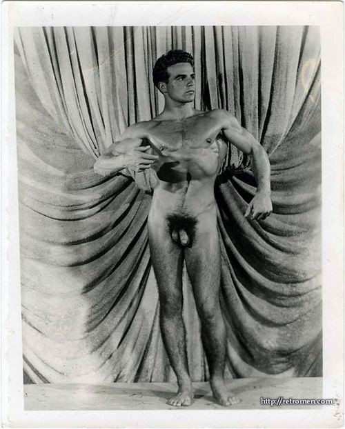 gay-vintage-posing-13.jpg