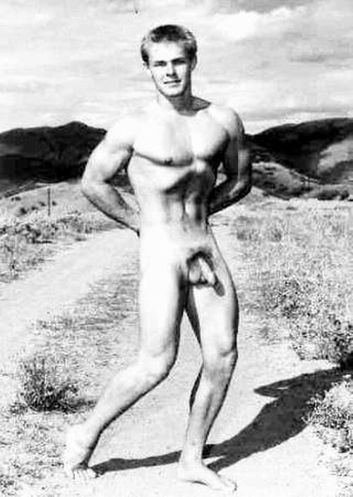 gay-vintage-posing-40.jpg