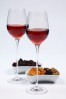 verre-de-vin-rouge--verres-a-vin--objets--fruits-secs 33306