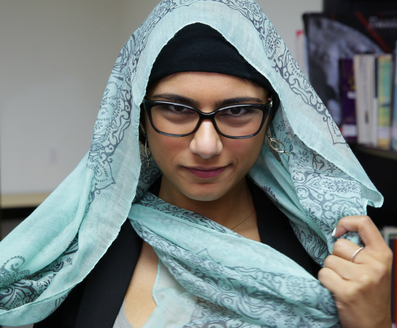 Mia-strip-muslim-nude-23.jpg